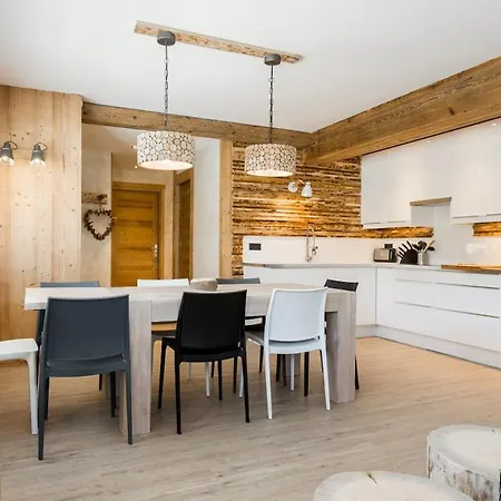 Cozy Chaleett On Slopes Casa vacanze Crest-Voland
